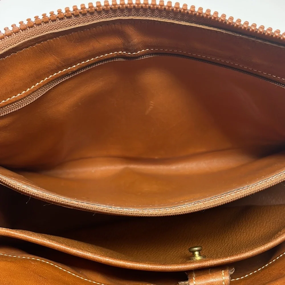 Vintage Dooney & Bourke Leather Crossbody🖤 - Picture 15 of 16